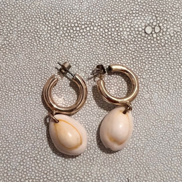 Cowrie shell gold plated hoops - Picture 2 of 2